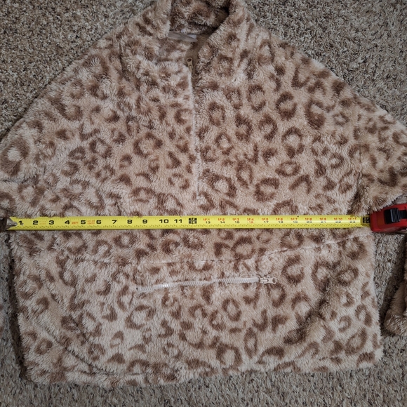 Adrienne Vittadini Sport Leopard Print Fuzzy Fleece Pullover - Picture 3 of 6
